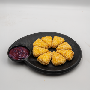 Панирани топени сиренца с сладко от боровинки 